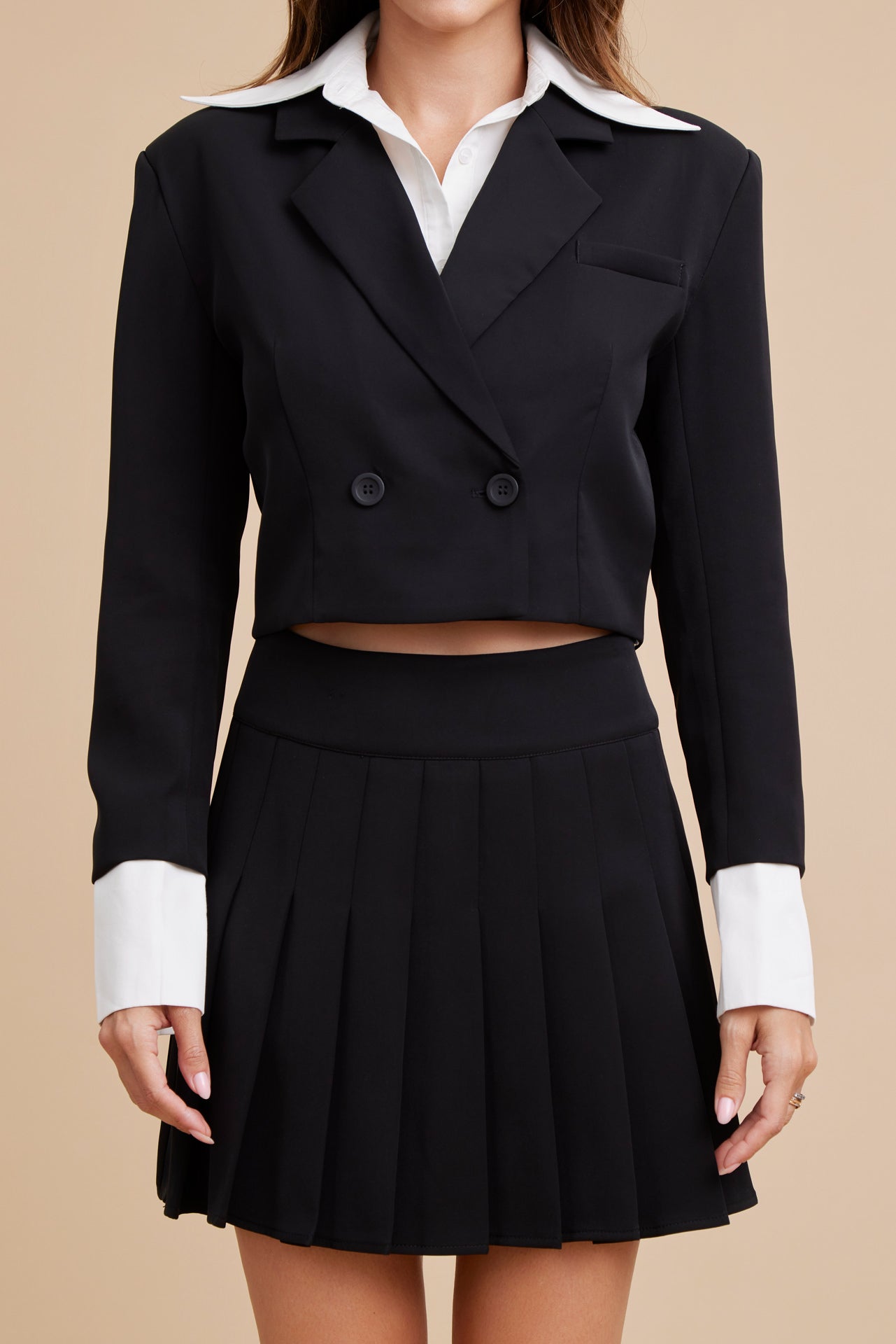 Conjunto de blazer corto con cuello en contraste y falda de tenis