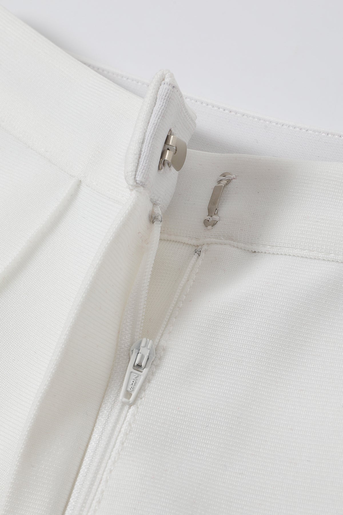 Figure-hugging Bandage Pants