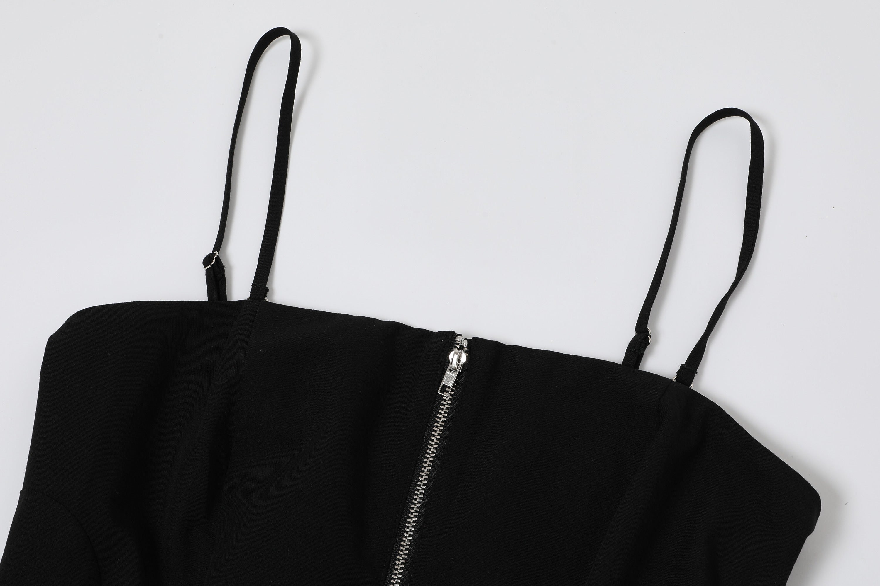 Alessia Woven Adjustable Straps With Front Pockets