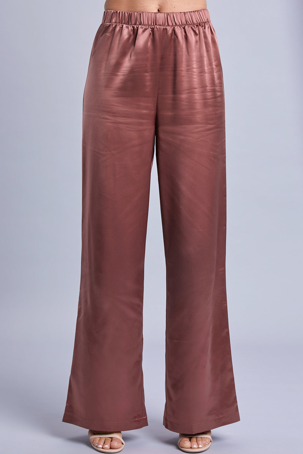 Conjunto metálico de camisa y pantalones