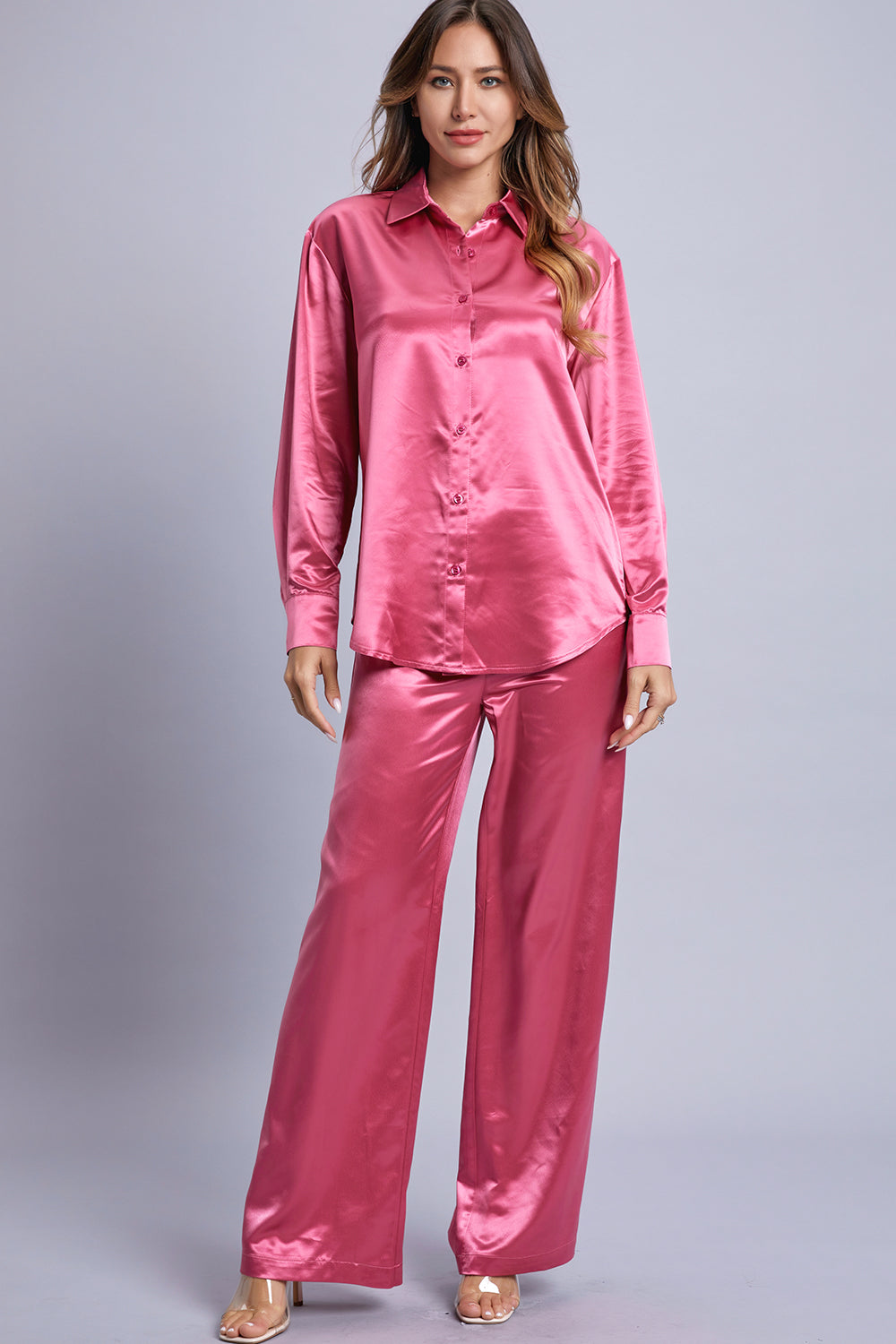 Conjunto metálico de camisa y pantalones