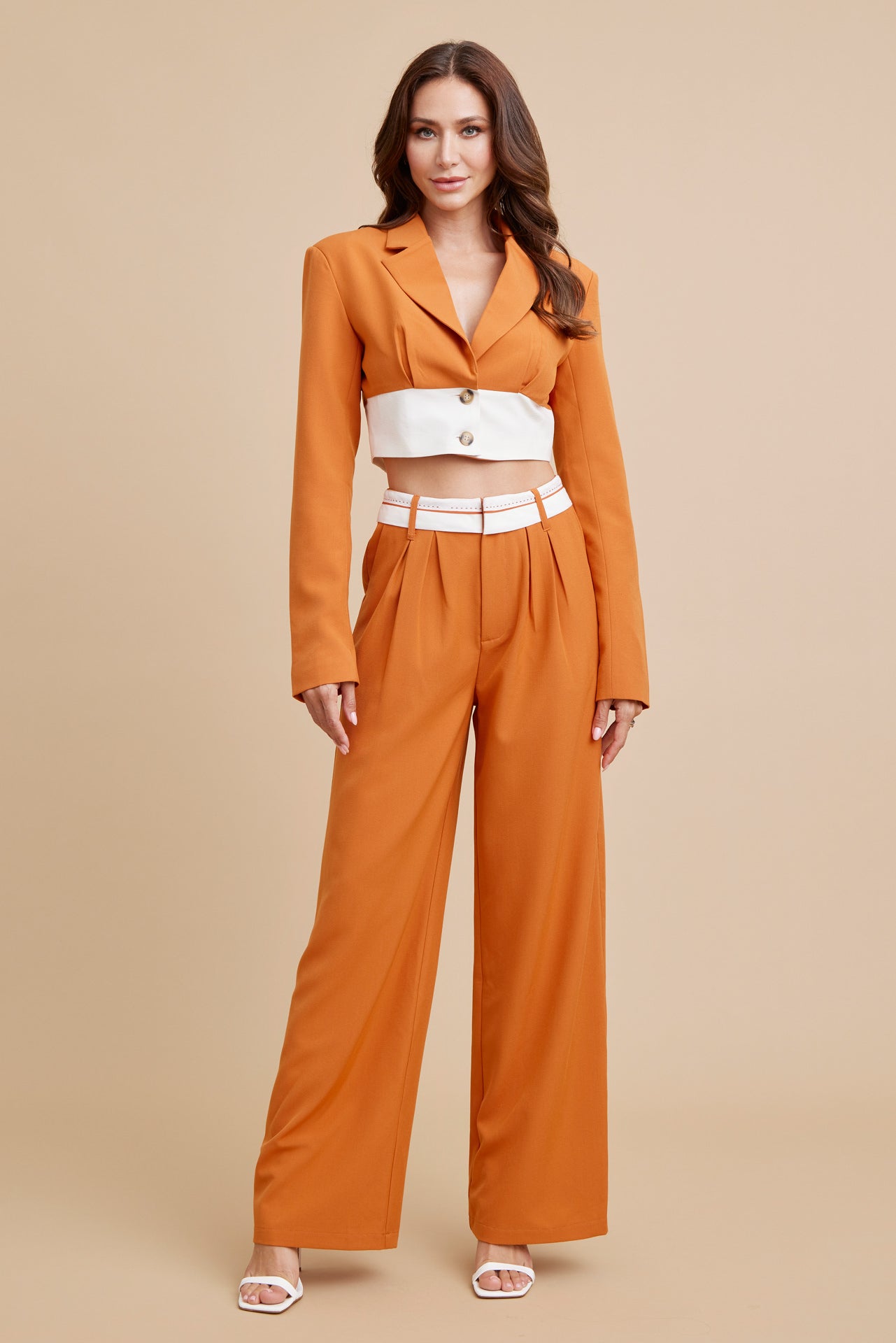 Conjunto de blazer corto con cintura en contraste y pantalones