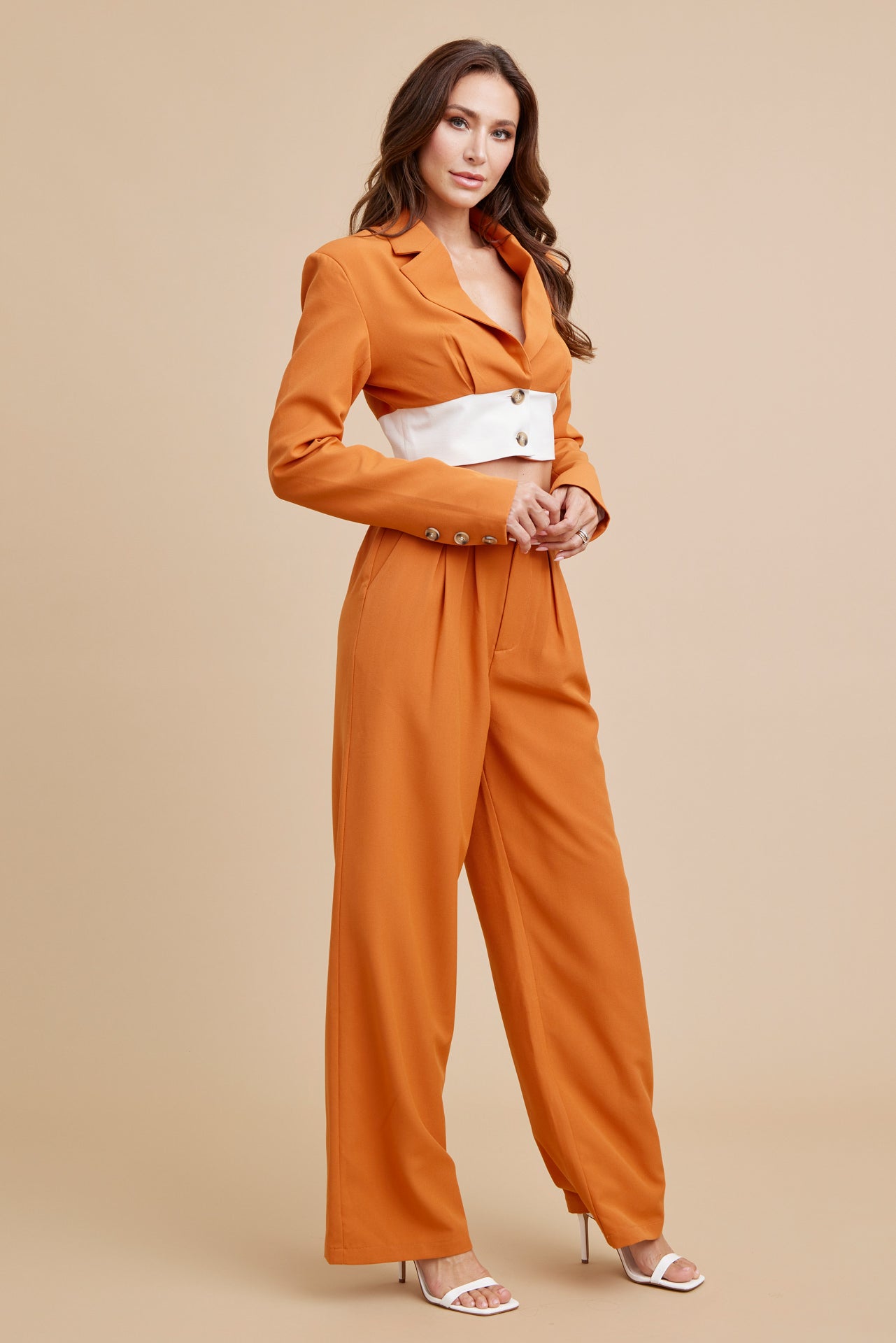 Conjunto de blazer corto con cintura en contraste y pantalones