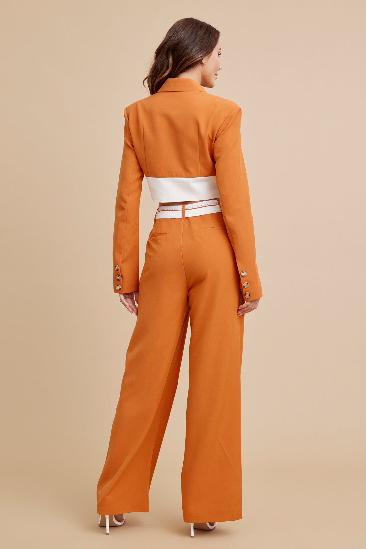 Conjunto de blazer corto con cintura en contraste y pantalones