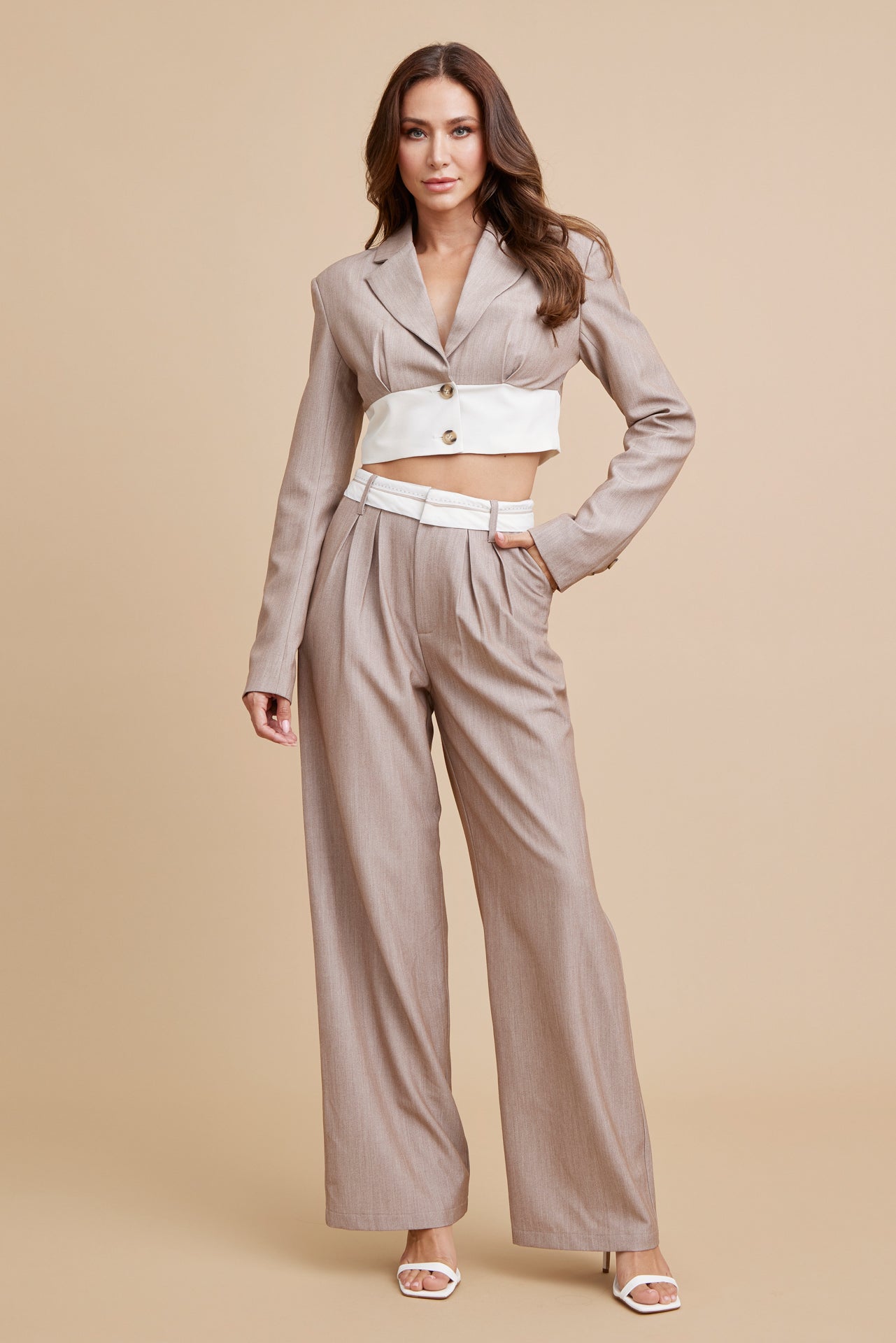 Conjunto de blazer corto con cintura en contraste y pantalones