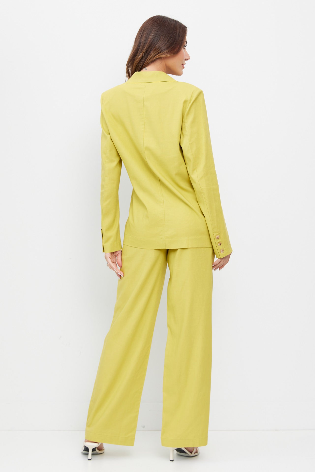 Conjunto de blazer y pantalones de lino