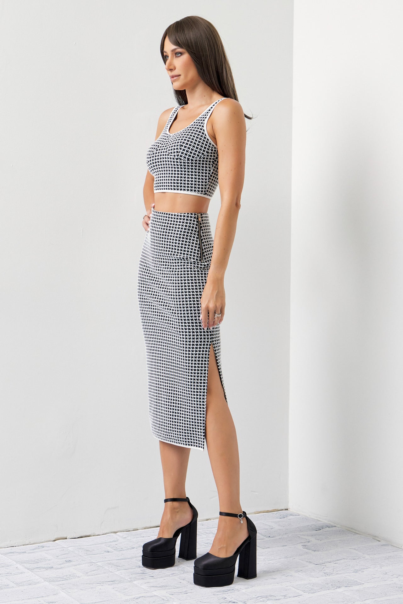 Chic Weekend JQD Knit Sleeveless Crop Top and Midi Skirt Set