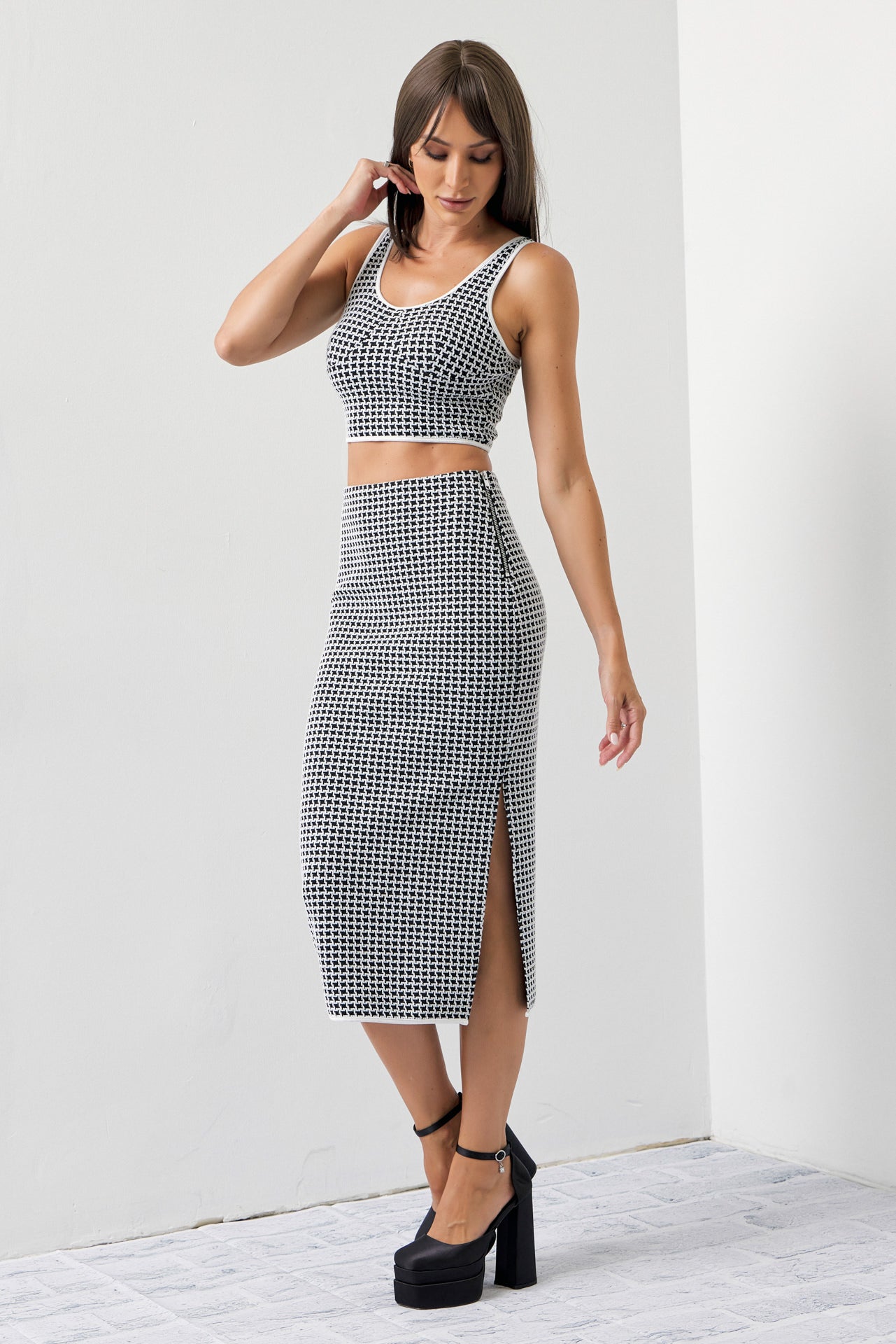 Chic Weekend JQD Knit Sleeveless Crop Top and Midi Skirt Set