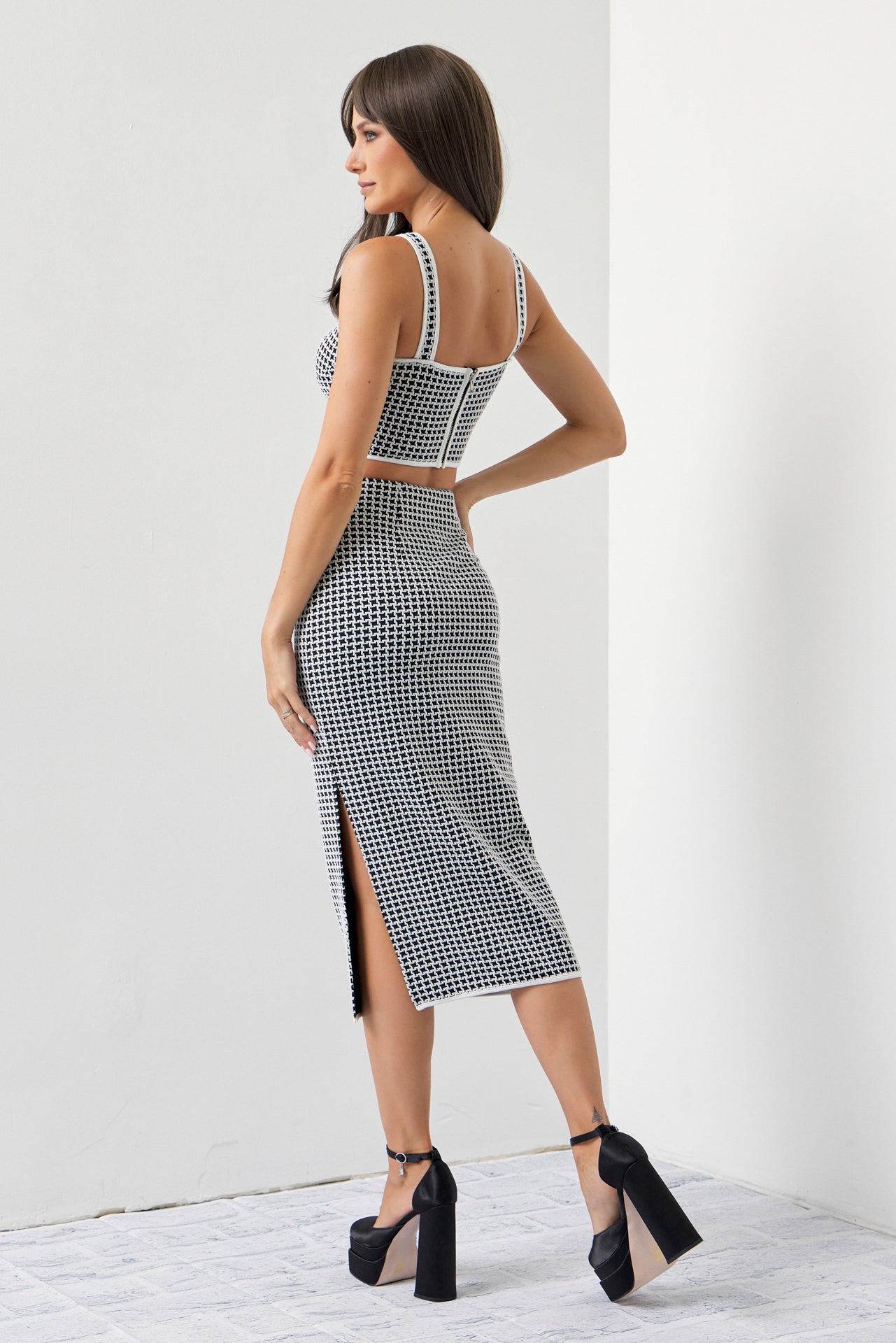 Chic Weekend JQD Knit Sleeveless Crop Top and Midi Skirt Set