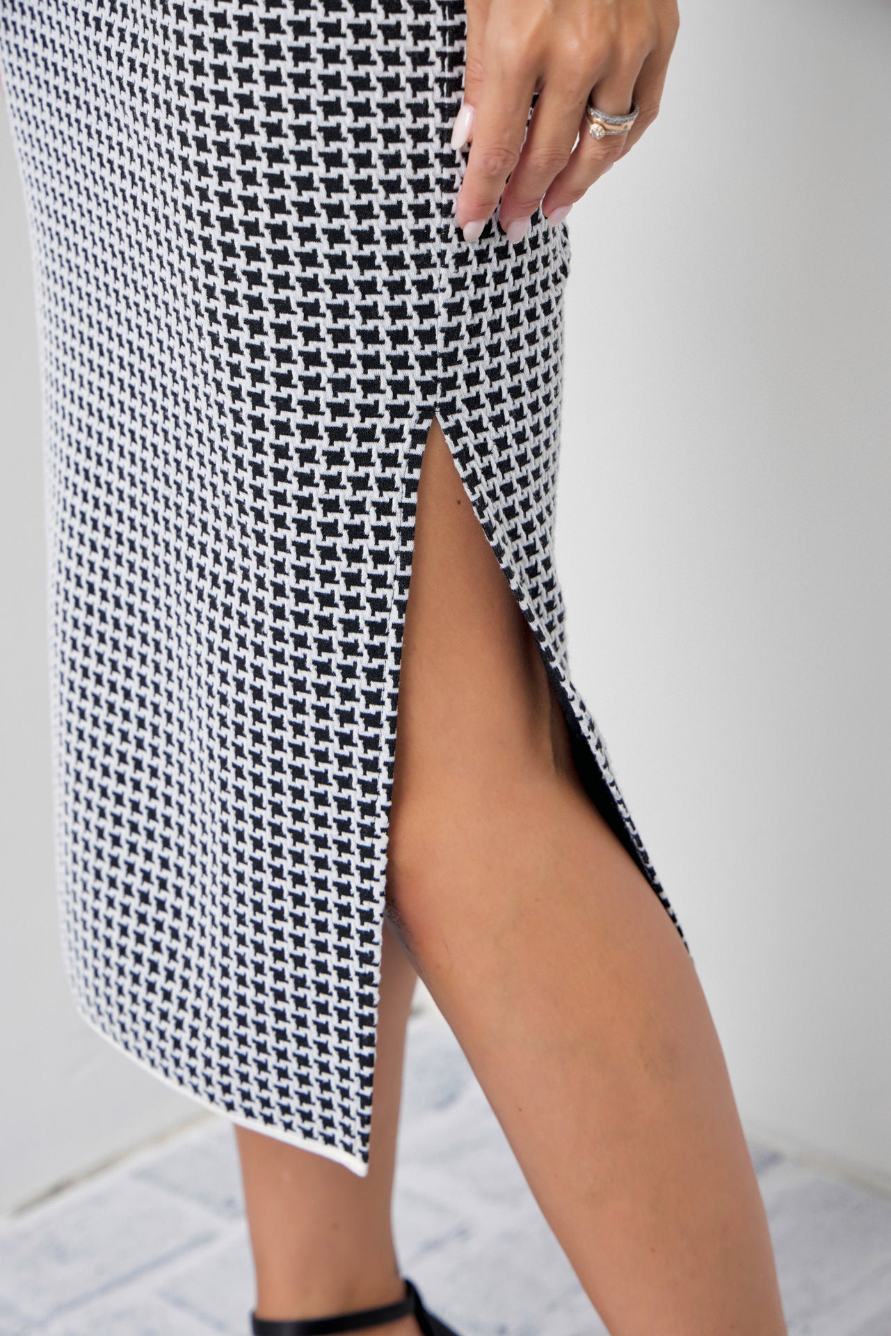 Chic Weekend JQD Knit Sleeveless Crop Top and Midi Skirt Set