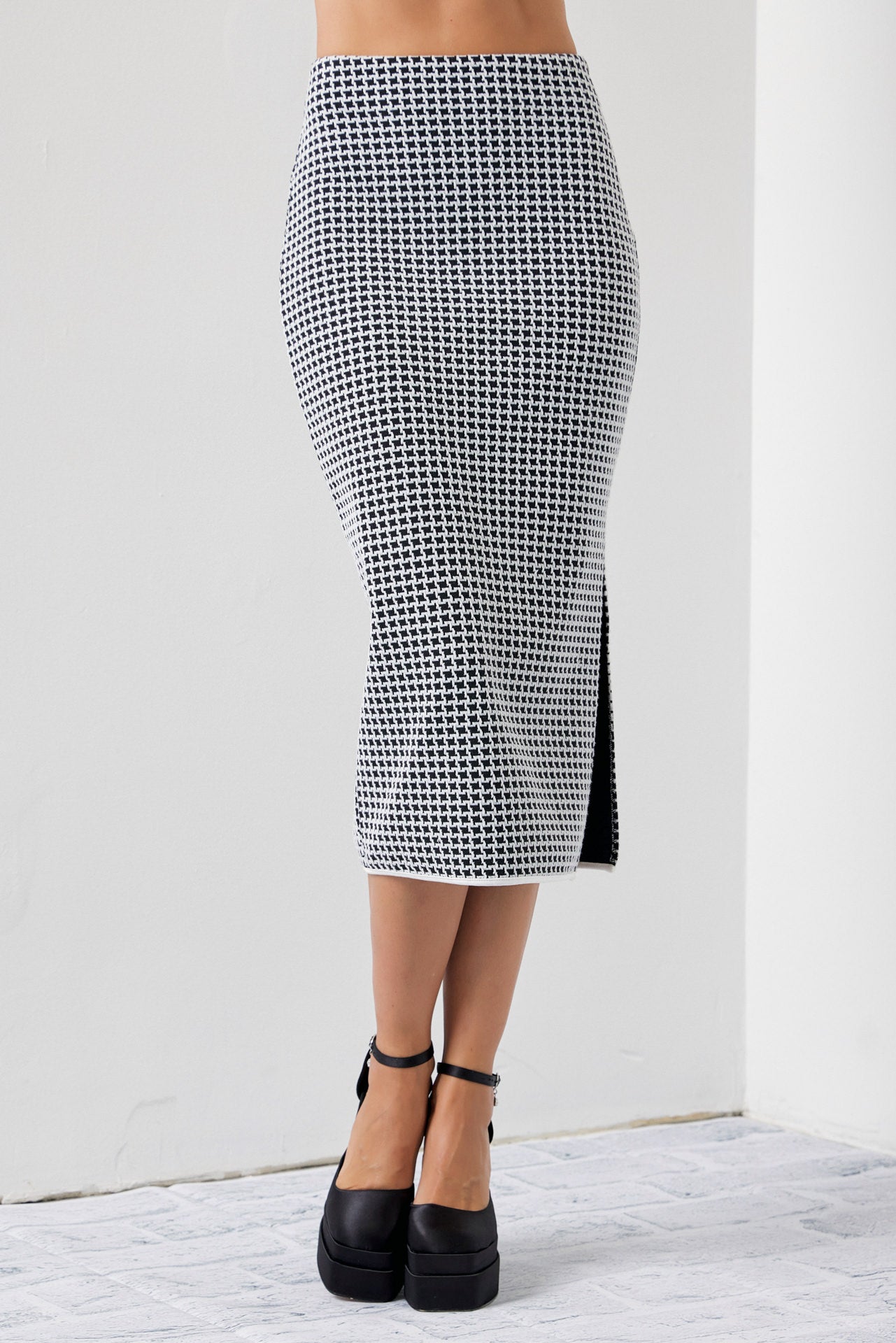 Chic Weekend JQD Knit Sleeveless Crop Top and Midi Skirt Set