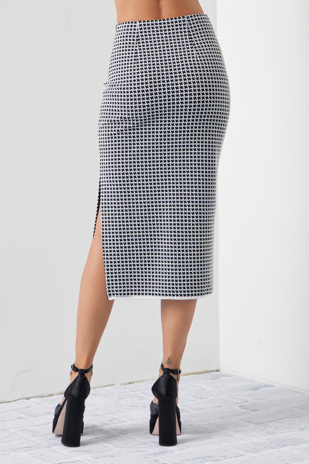 Chic Weekend JQD Knit Sleeveless Crop Top and Midi Skirt Set