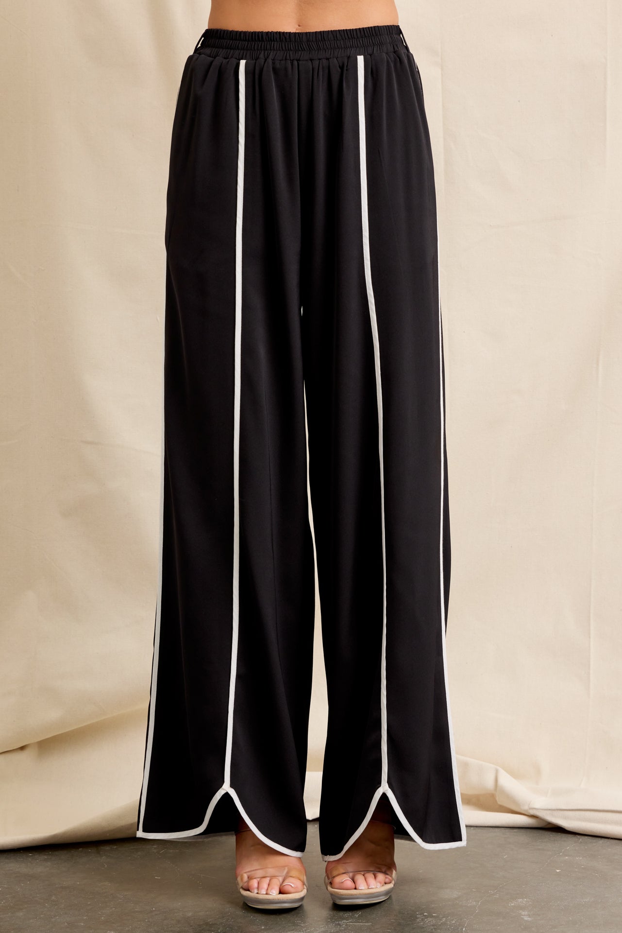 Astrid Elegance Woven Sleeveless V-Neck Tunic & Pants Set With Contrast Binding