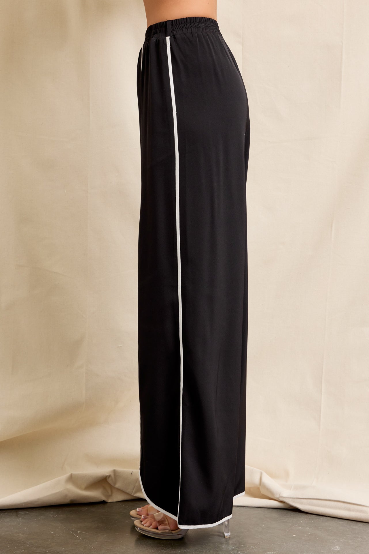Astrid Elegance Woven Sleeveless V-Neck Tunic & Pants Set With Contrast Binding