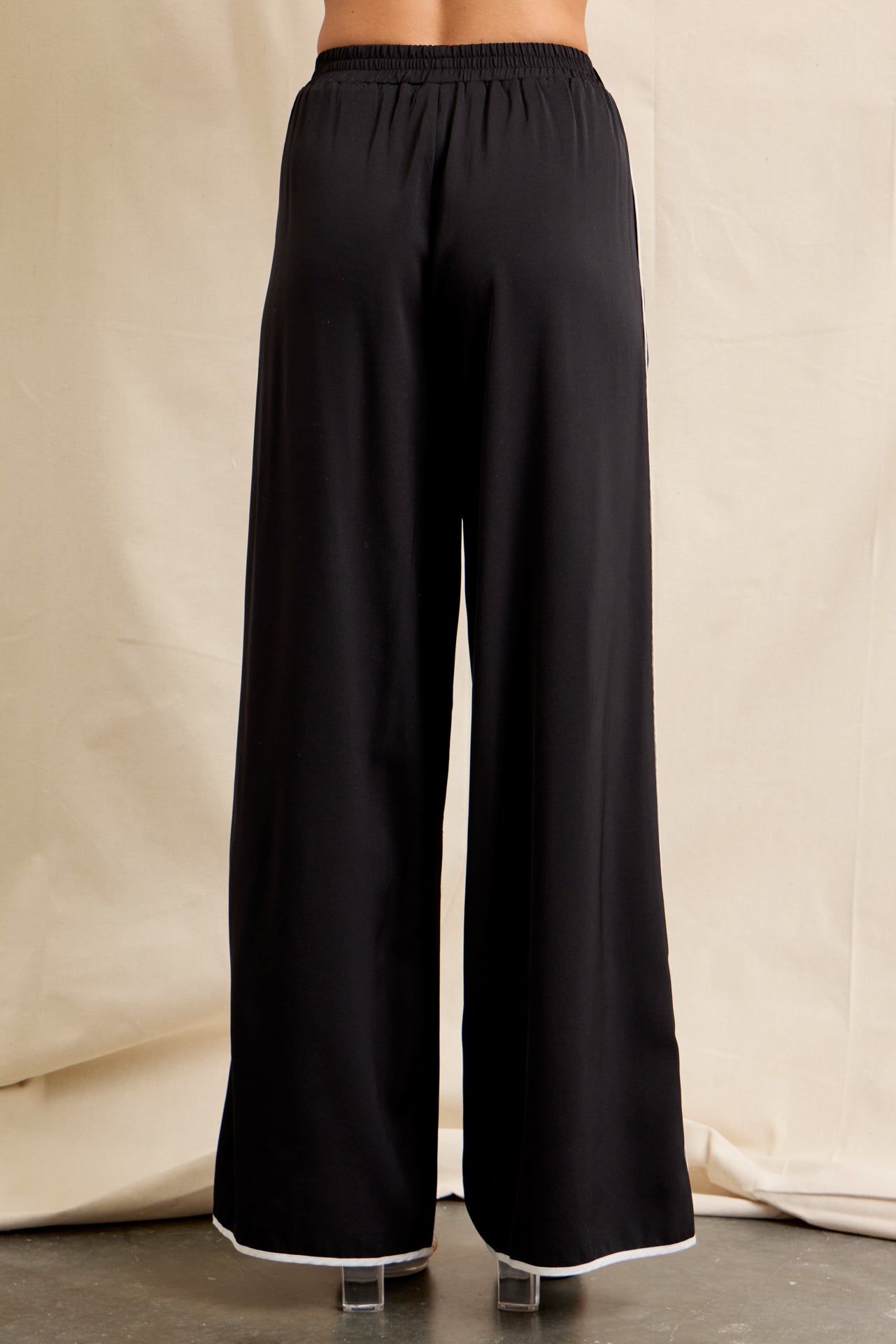 Astrid Elegance Woven Sleeveless V-Neck Tunic & Pants Set With Contrast Binding