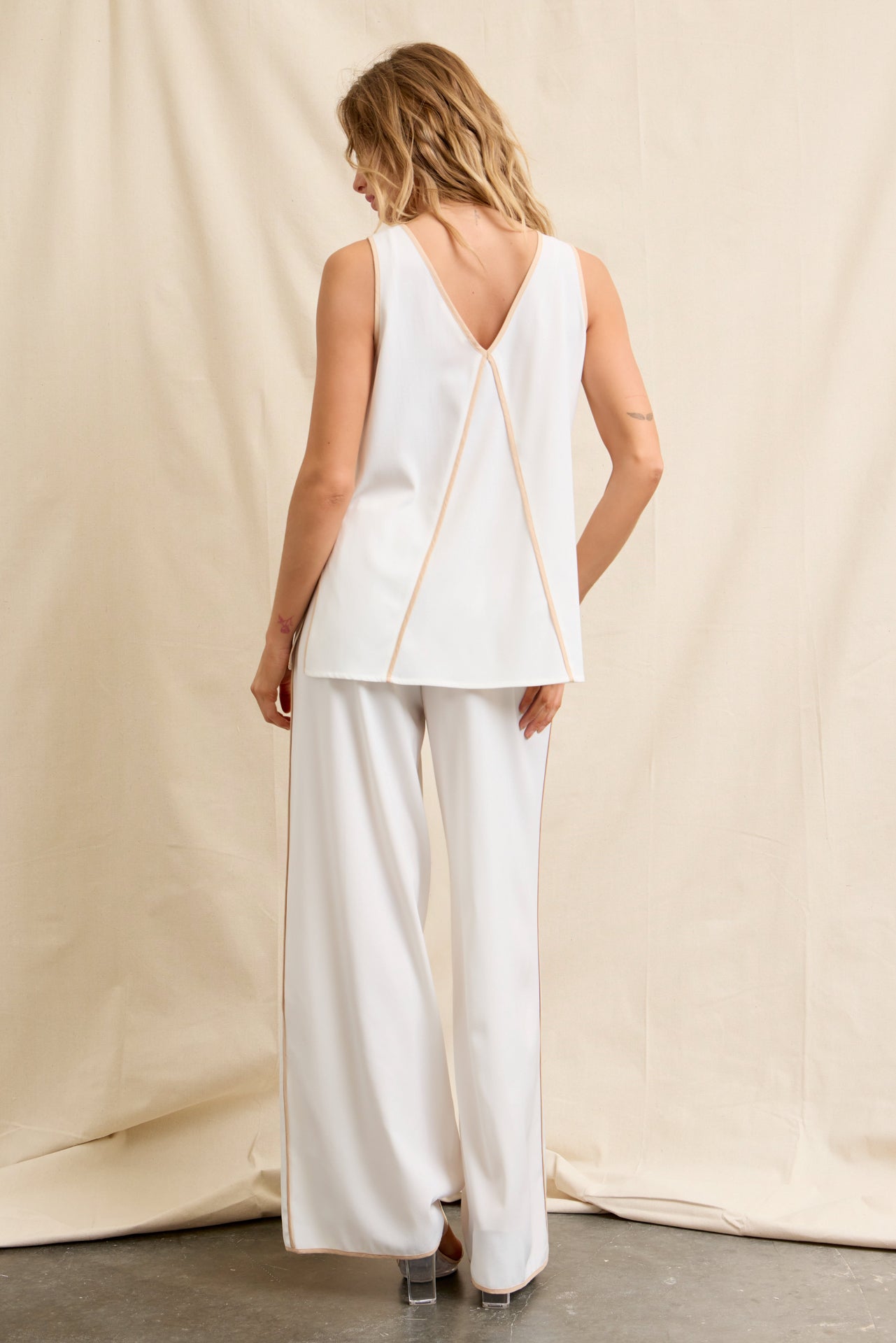 Astrid Elegance Woven Sleeveless V-Neck Tunic & Pants Set With Contrast Binding
