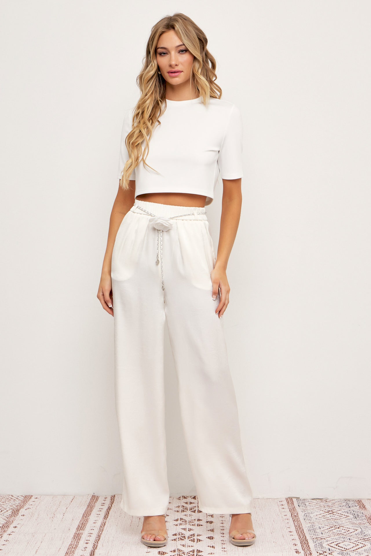 Grace Woven Pants With Elastic Waist And Rosette Chain Belt