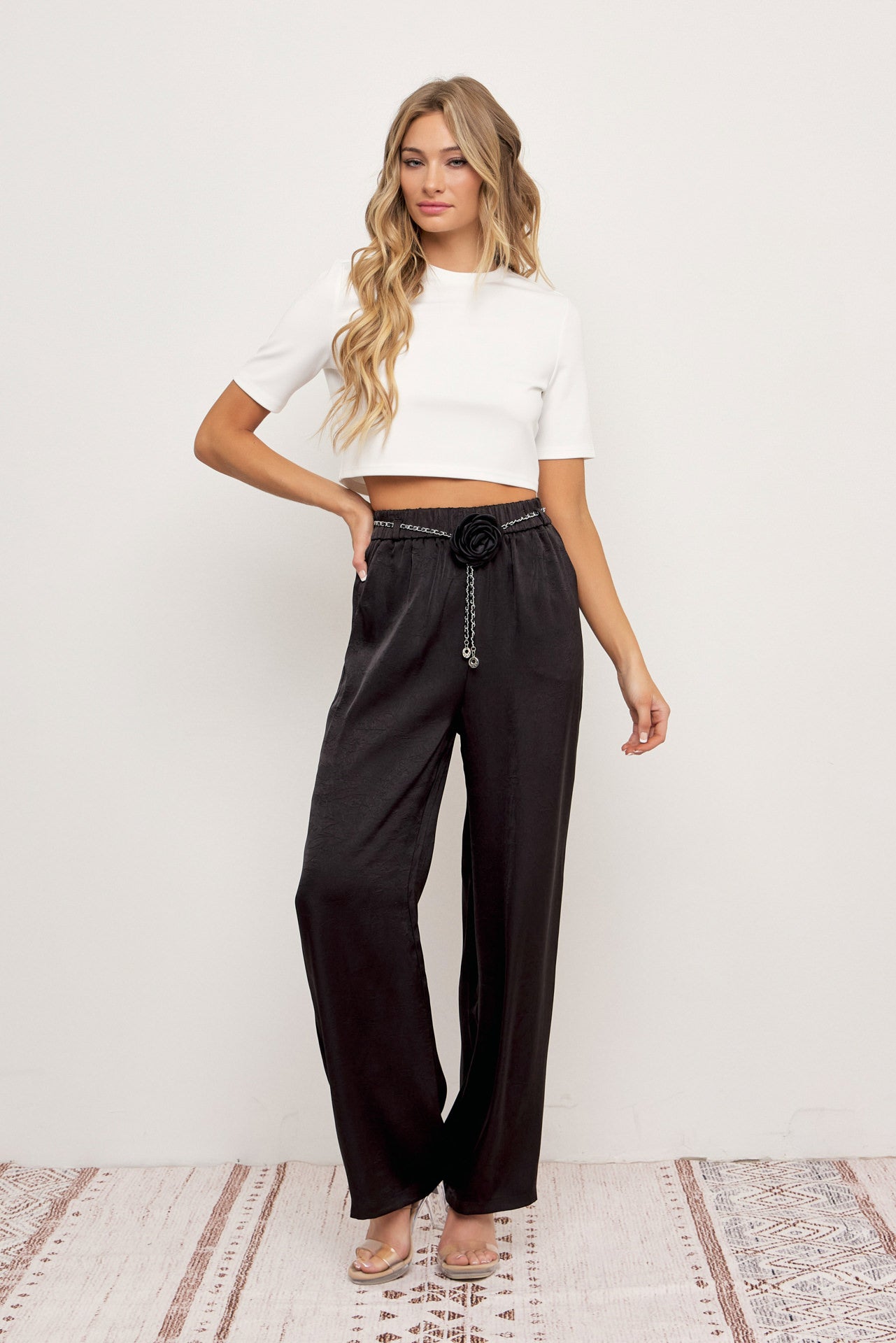 Grace Woven Pants With Elastic Waist And Rosette Chain Belt