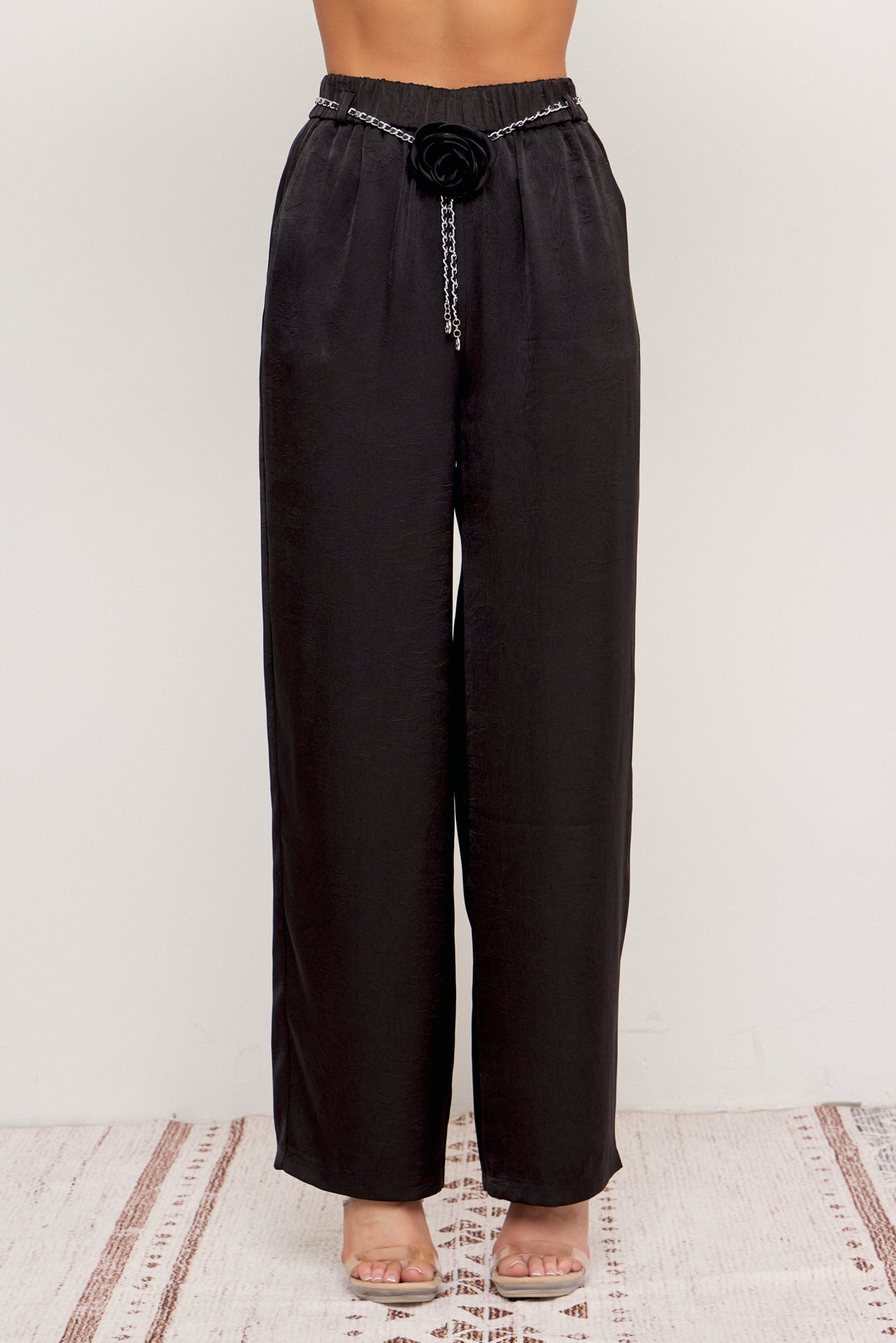 Grace Woven Pants With Elastic Waist And Rosette Chain Belt