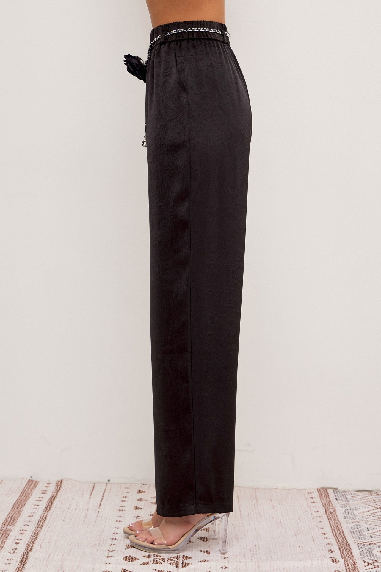 Grace Woven Pants With Elastic Waist And Rosette Chain Belt