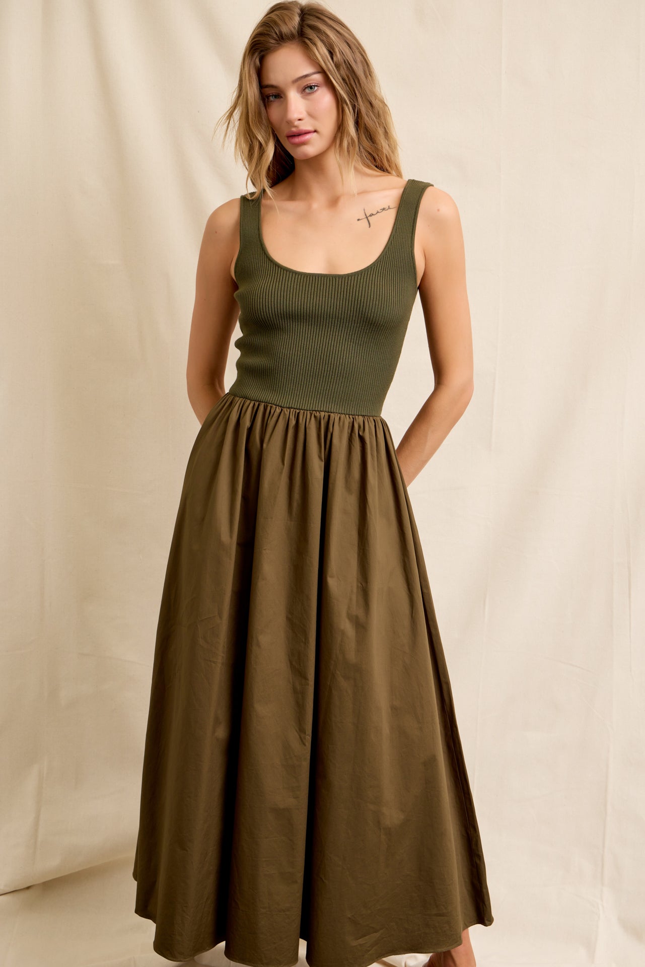 Hannah Sleeveless Midi Dress