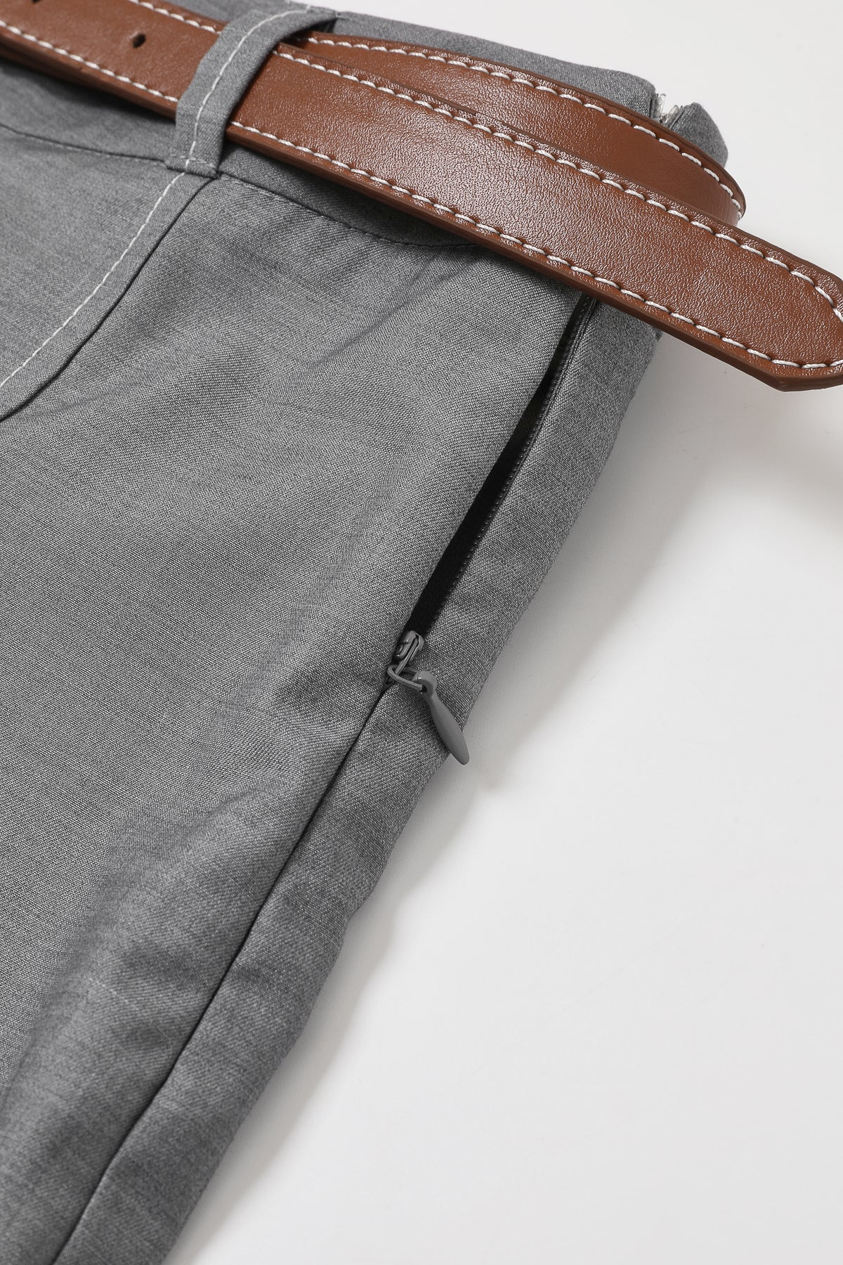 The Isometric Woven Pleat Pants with Belt