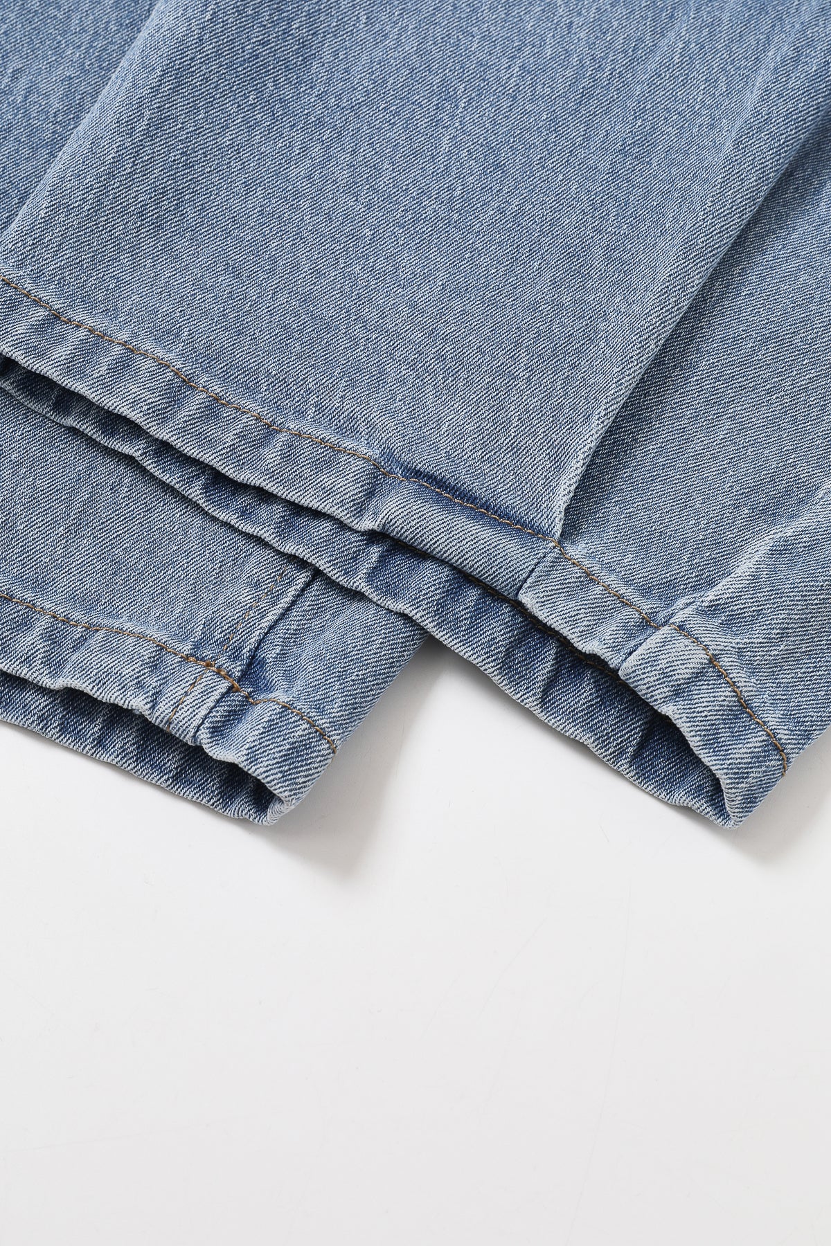 Leonie Pleated Loose Fit Jeans With Belt