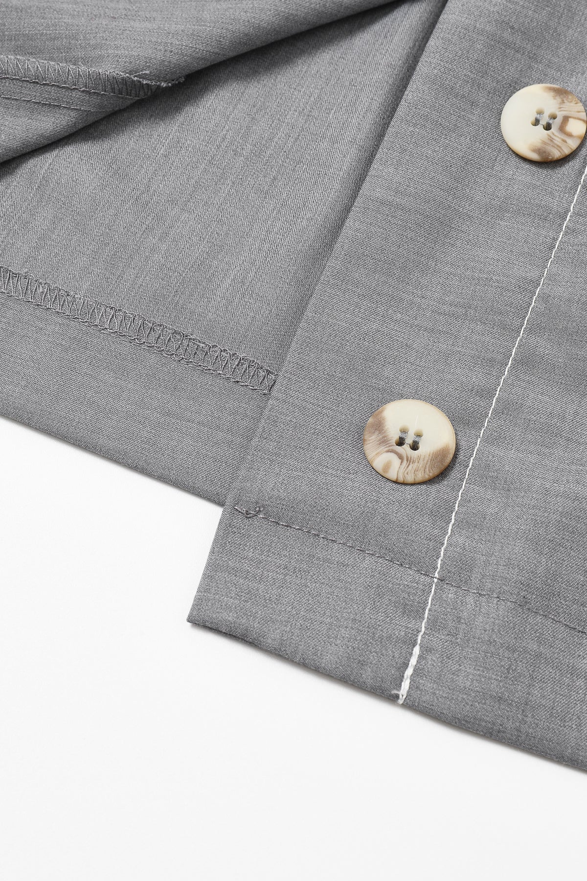 The Isometric Collared Woven Sleeveless Top Contrast Stitch