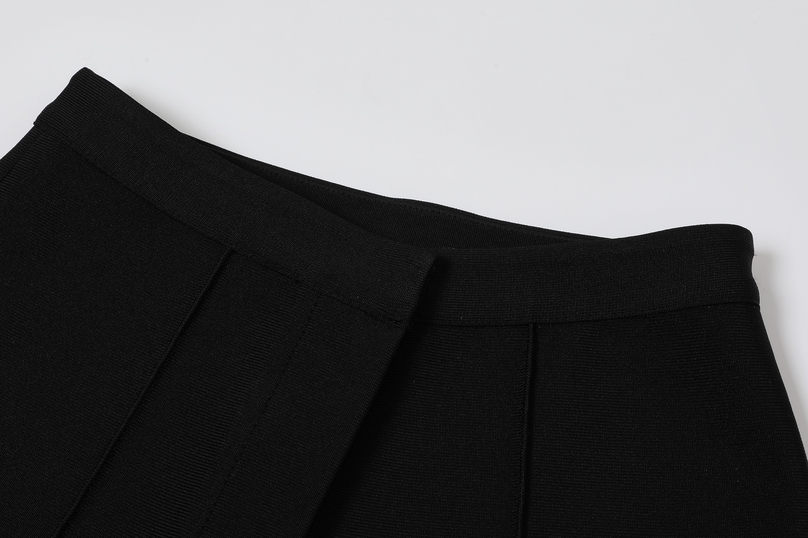 Figure-hugging Bandage Pants