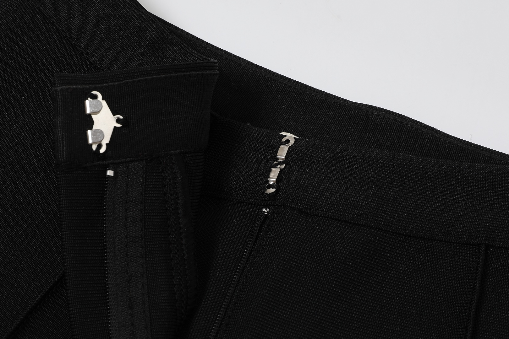 Figure-hugging Bandage Pants