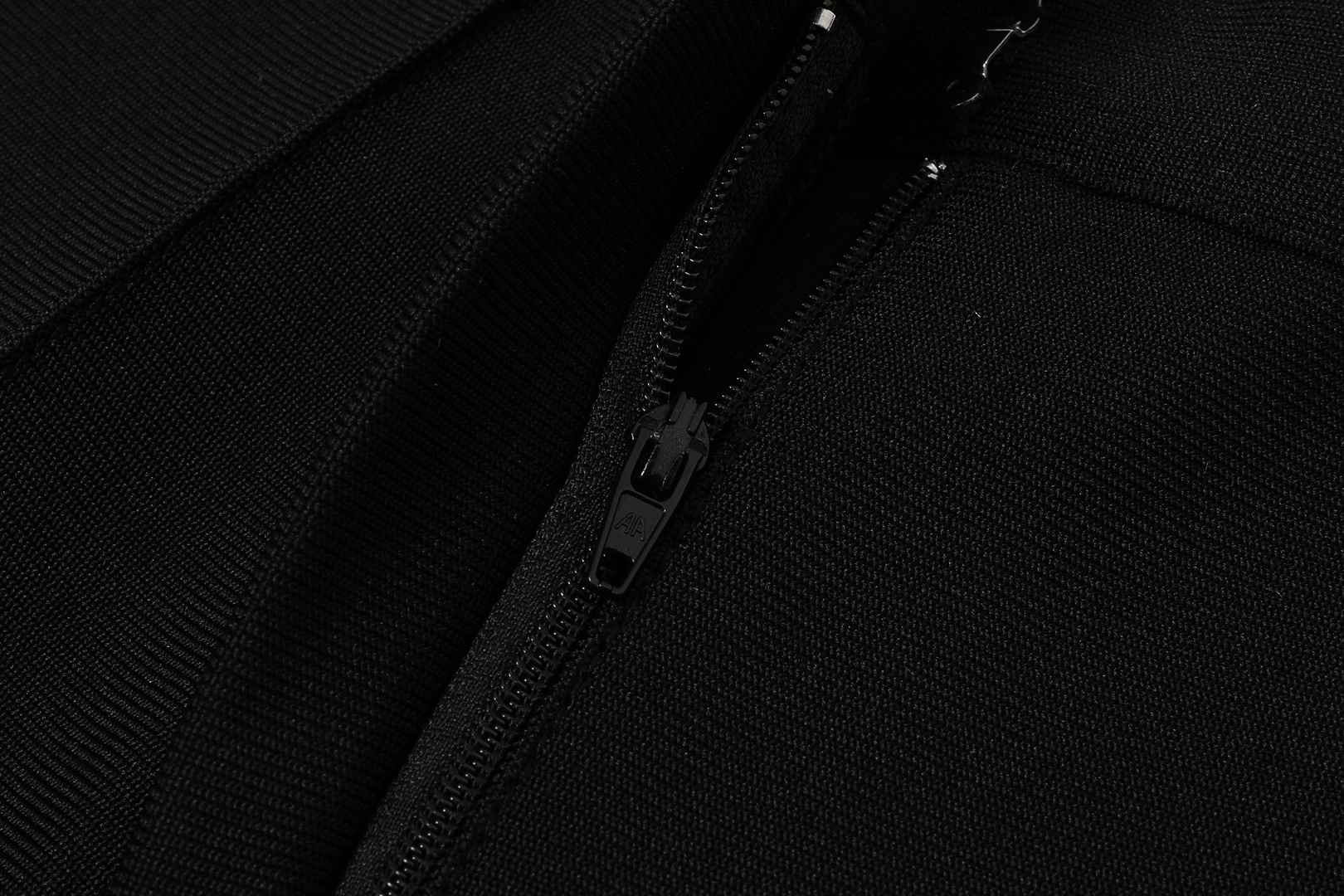 Figure-hugging Bandage Pants