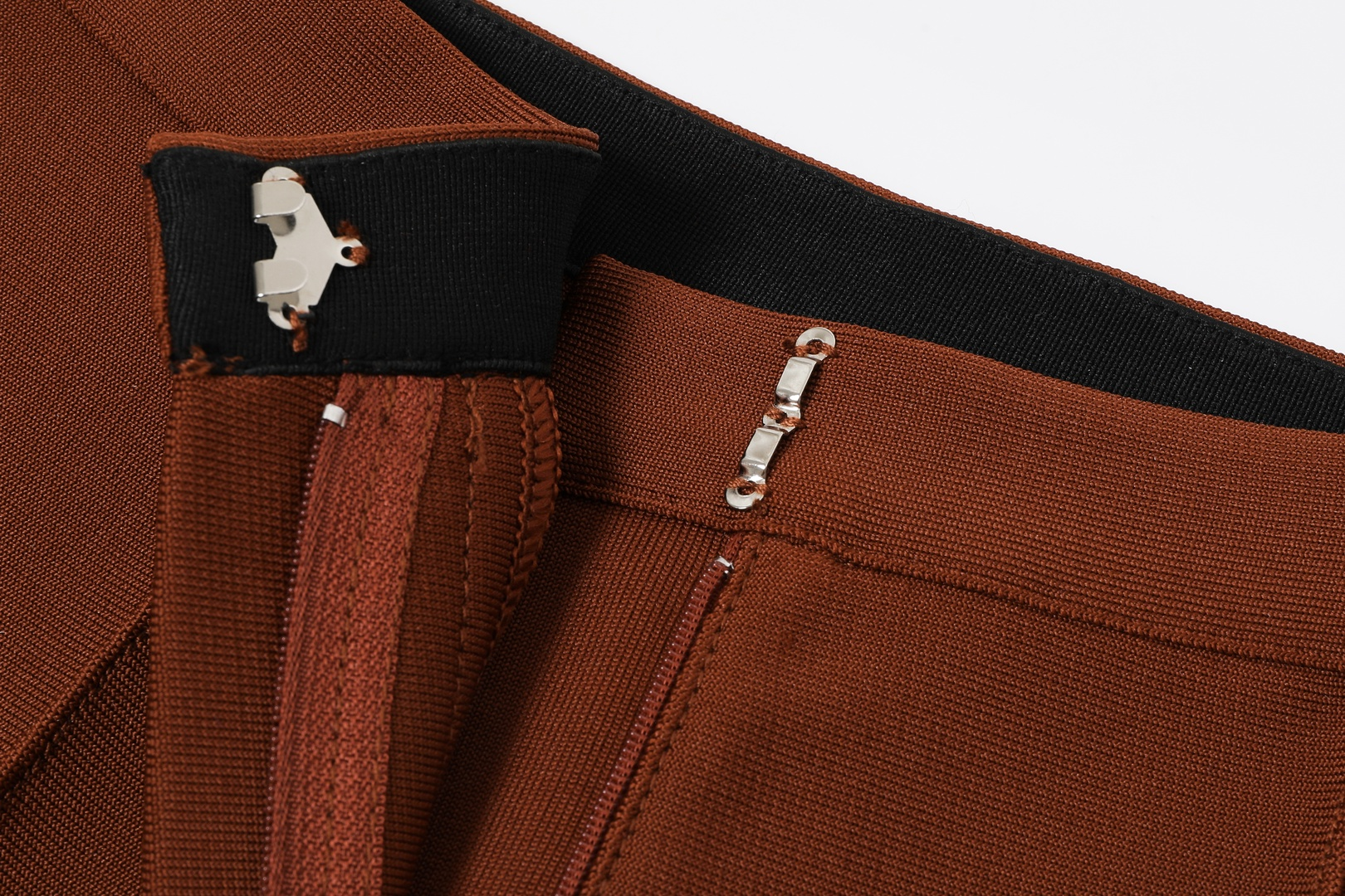 Figure-hugging Bandage Pants