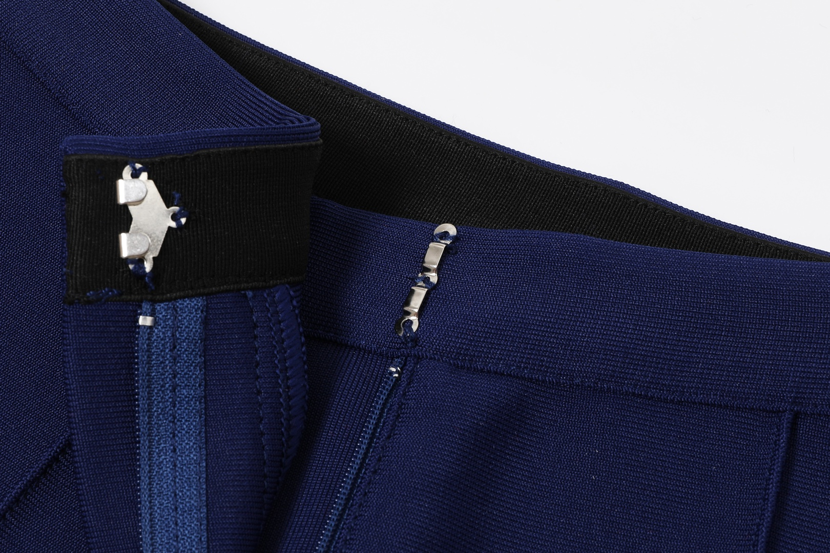 Figure-hugging Bandage Pants