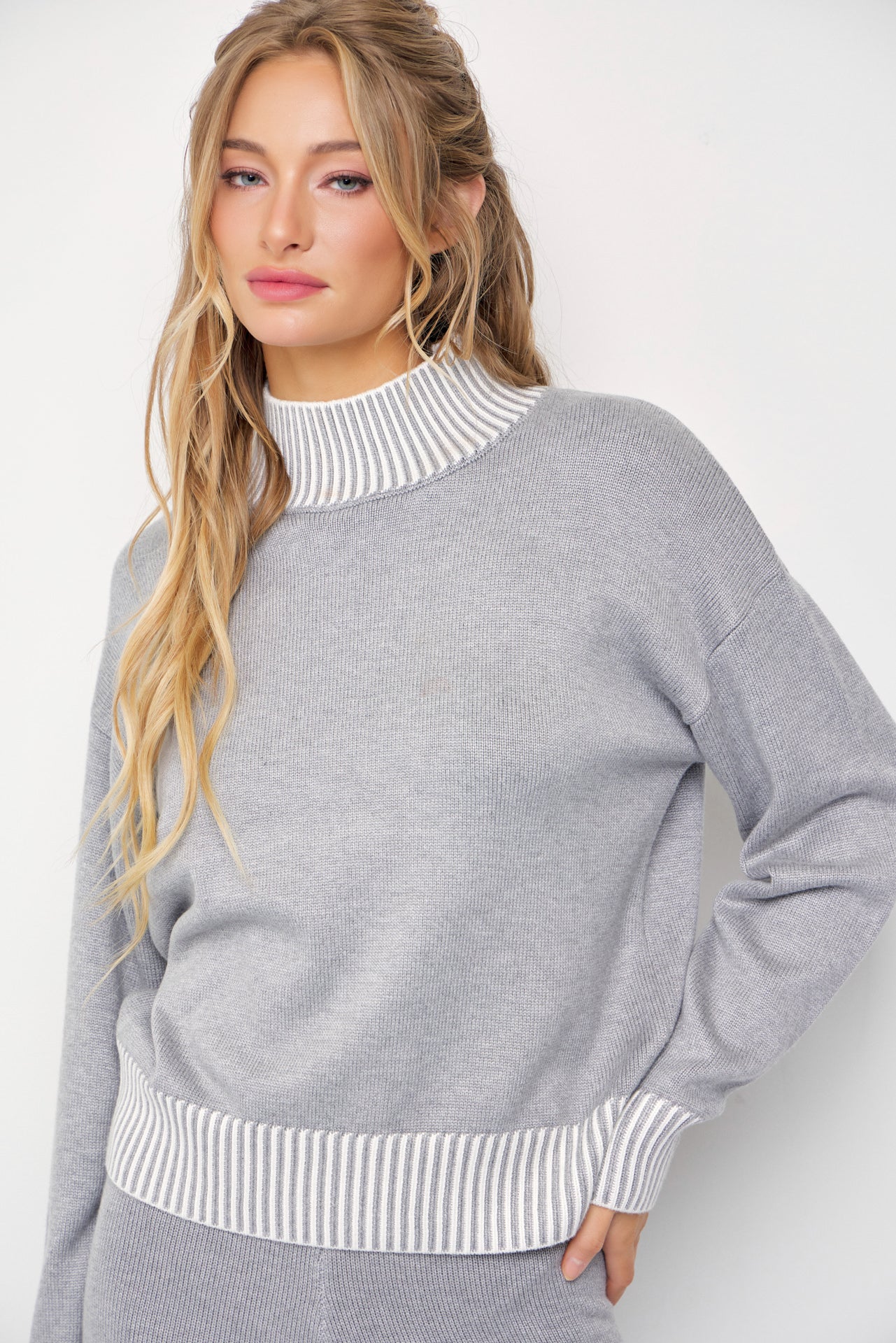 New Season Knit Contrast Stitch Mock Neck Top and Pants Set