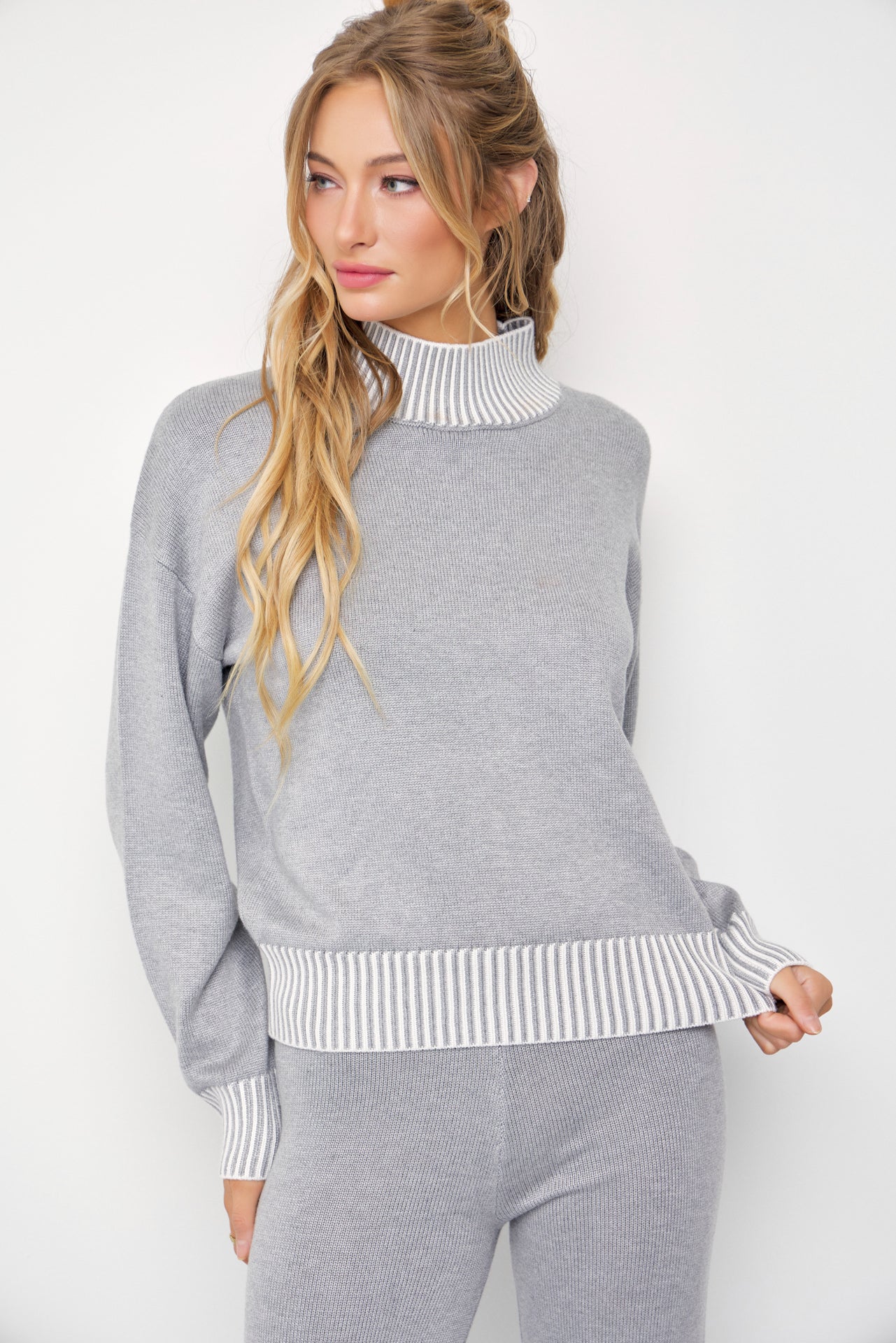 New Season Knit Contrast Stitch Mock Neck Top and Pants Set