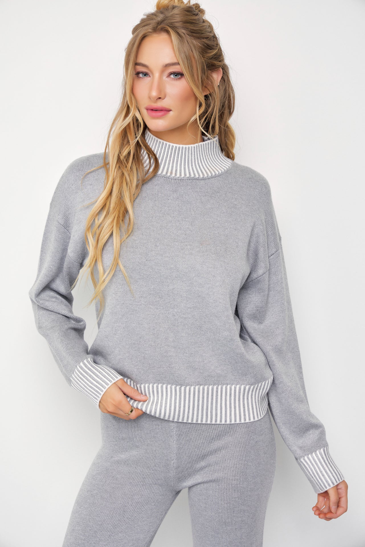 New Season Knit Contrast Stitch Mock Neck Top and Pants Set