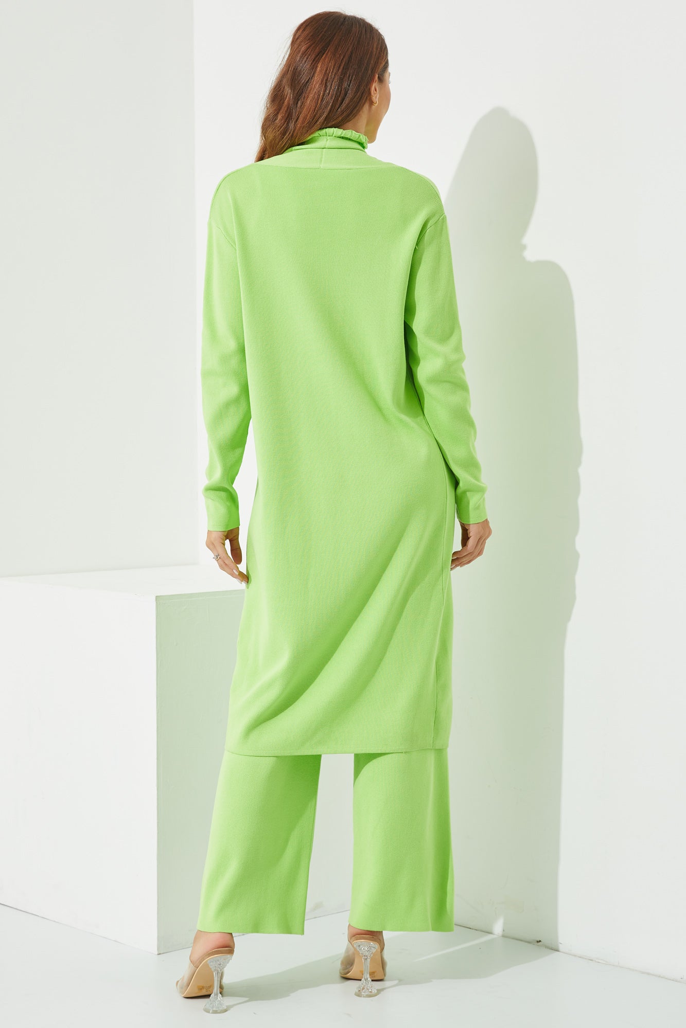 Cardigan de punto, sin mangas Mock Neck Top, y pantalones Set