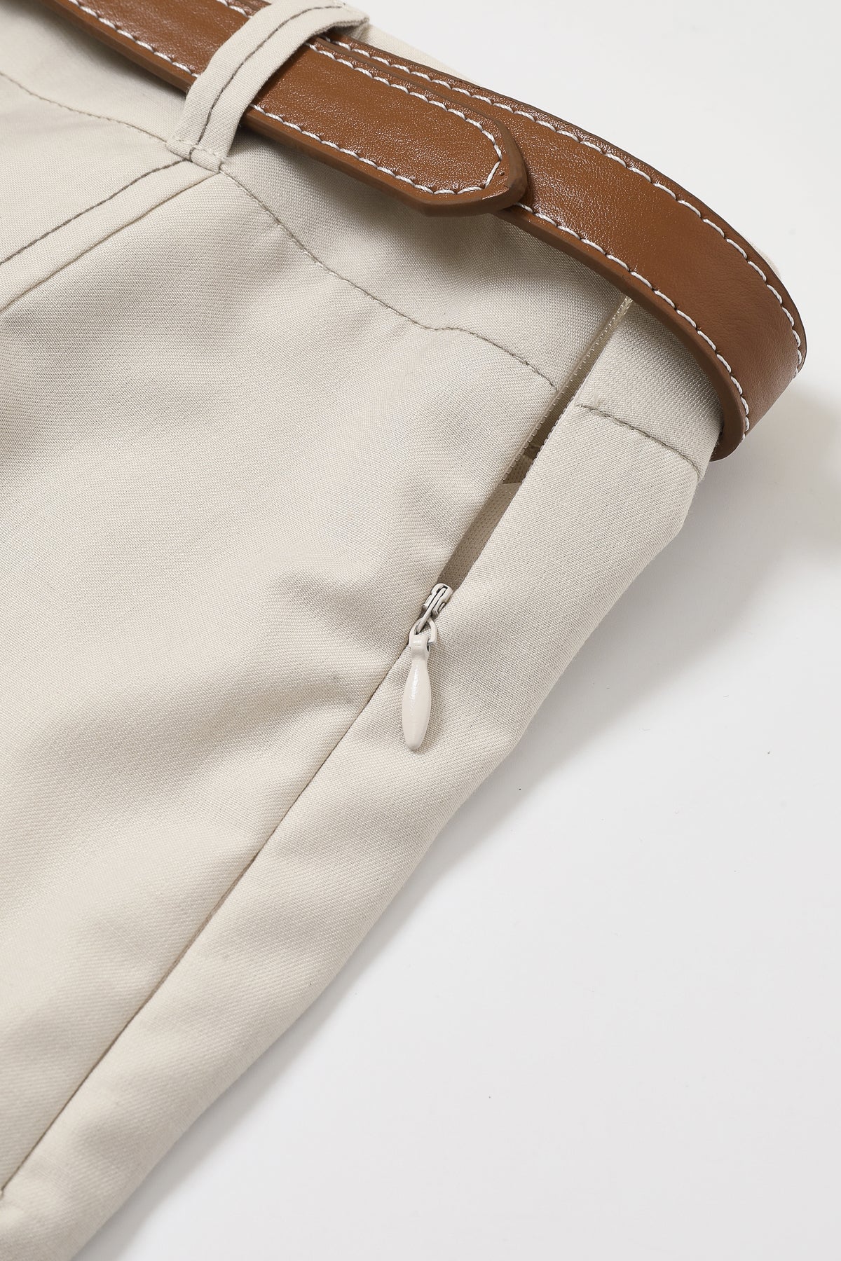 The Isometric Woven Pleat Pants with Belt