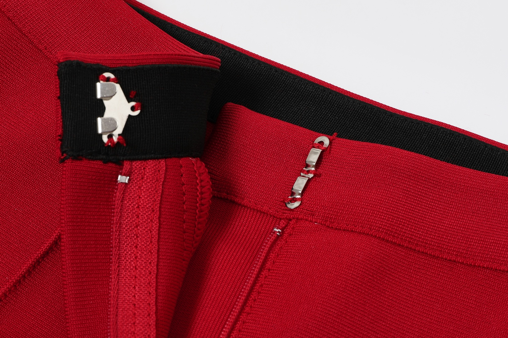 Figure-hugging Bandage Pants