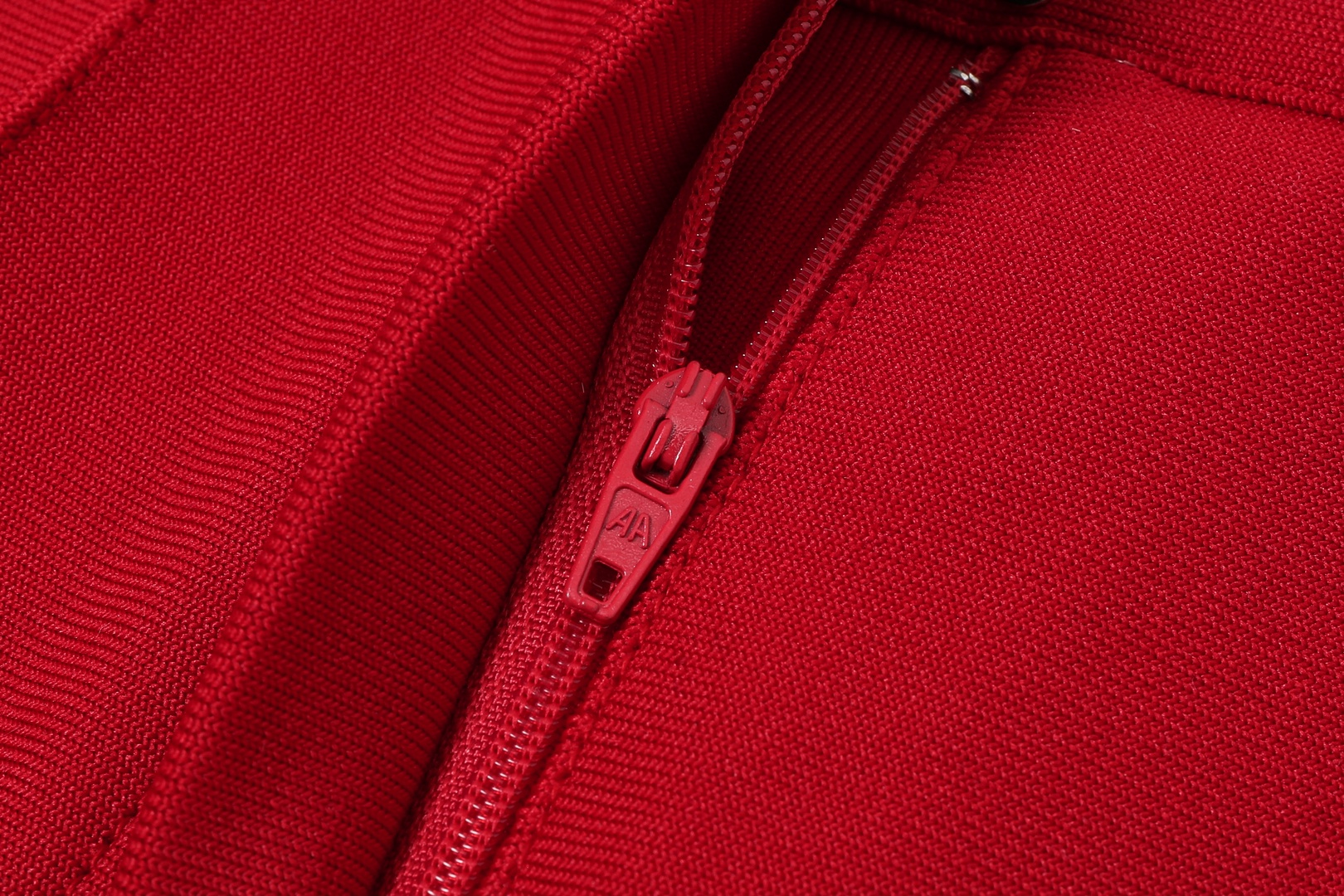 Figure-hugging Bandage Pants